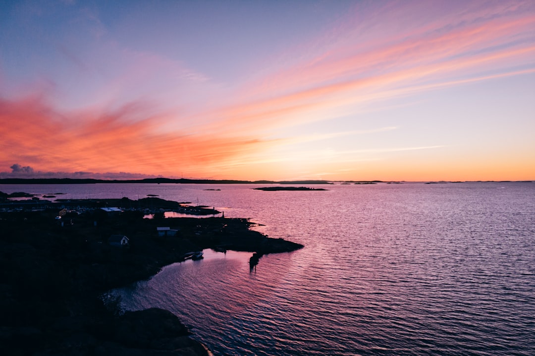 Claude s’intègre à vos outils de travail : Anthropic révolutionne la productivité professionnelle avec l’IA