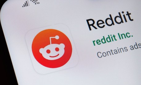 Reddit poursuit Anthropic pour vol de données : Un conflit juridique majeur dans l’IA